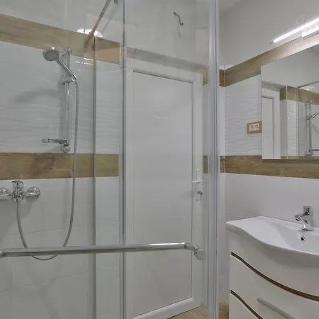 Aviator & Nikola Tesla Airport Belgrade Appartement *